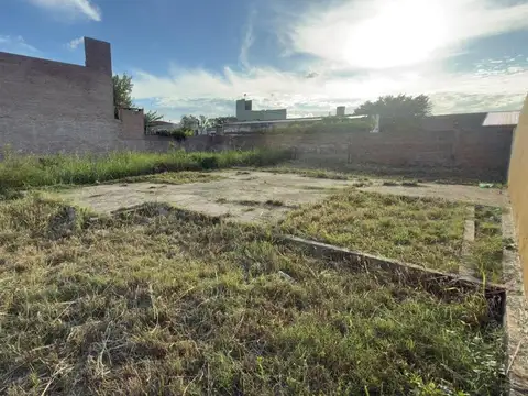 Terreno con cimientos