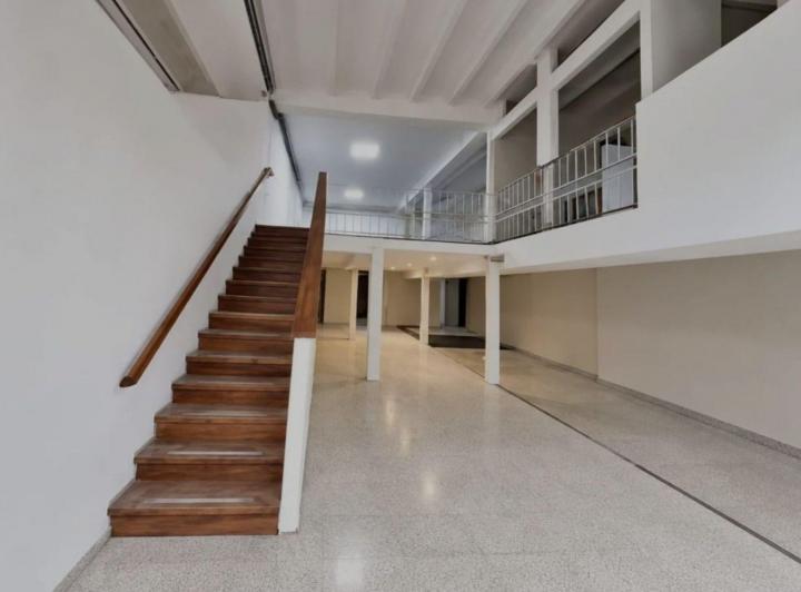 Local comercial · 255m²