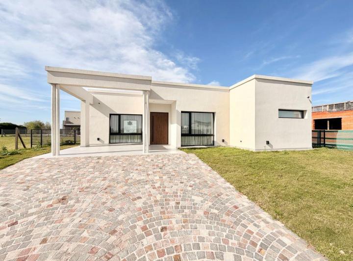 Casa · 170m² · 5 Ambientes · 2 Cocheras