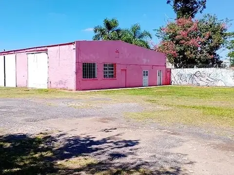 Se vende galpon con gran terreno sobre blas parera