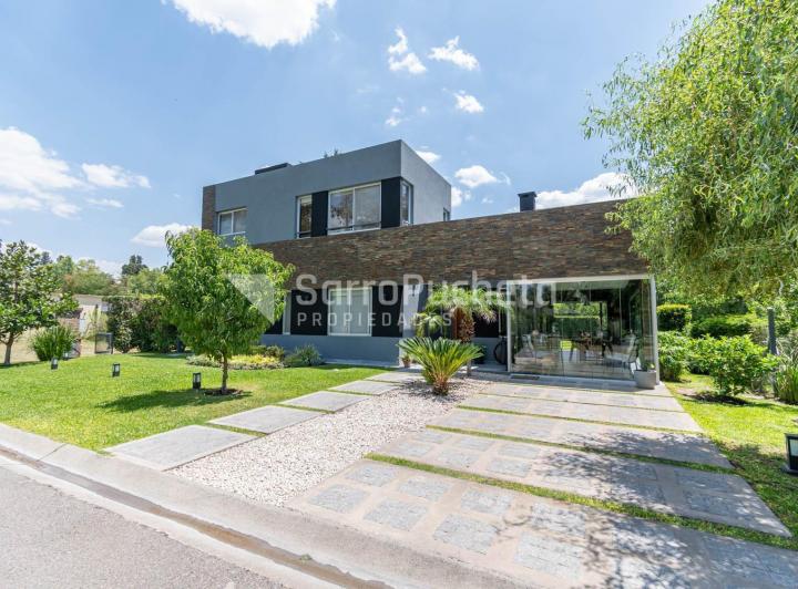 Casa · 129m² · 4 Ambientes · 1 Cochera