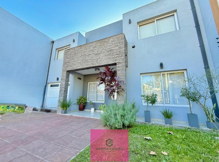Casa · 174m² · 4 Ambientes · 3 Cocheras