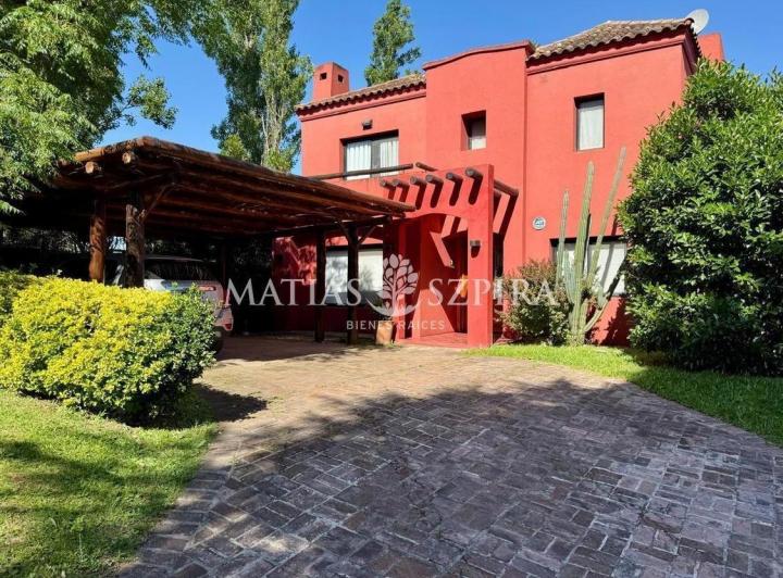Casa · 154m² · 5 Ambientes · 2 Cocheras