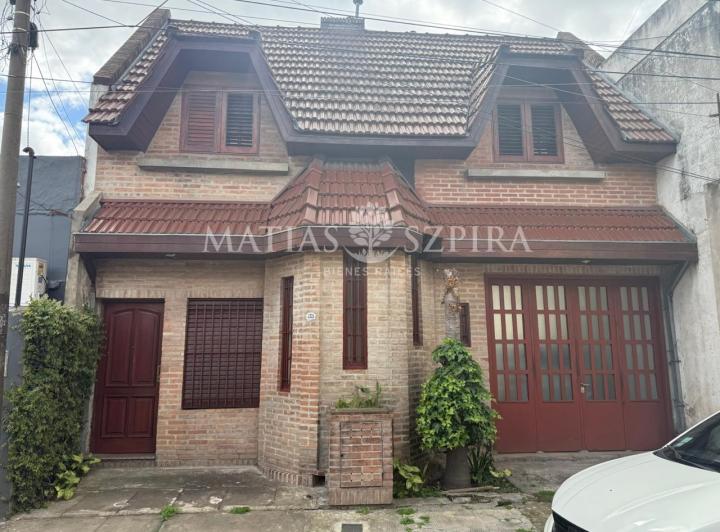 Casa · 177m² · 5 Ambientes · 1 Cochera