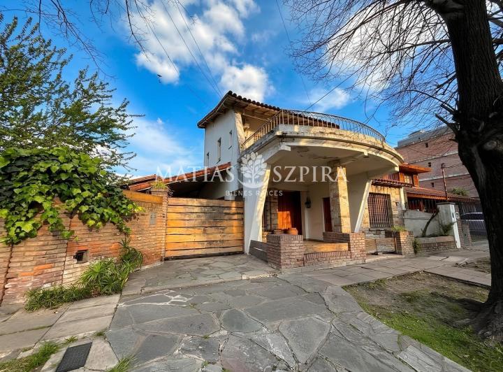 Casa · 118m² · 6 Ambientes · 2 Cocheras