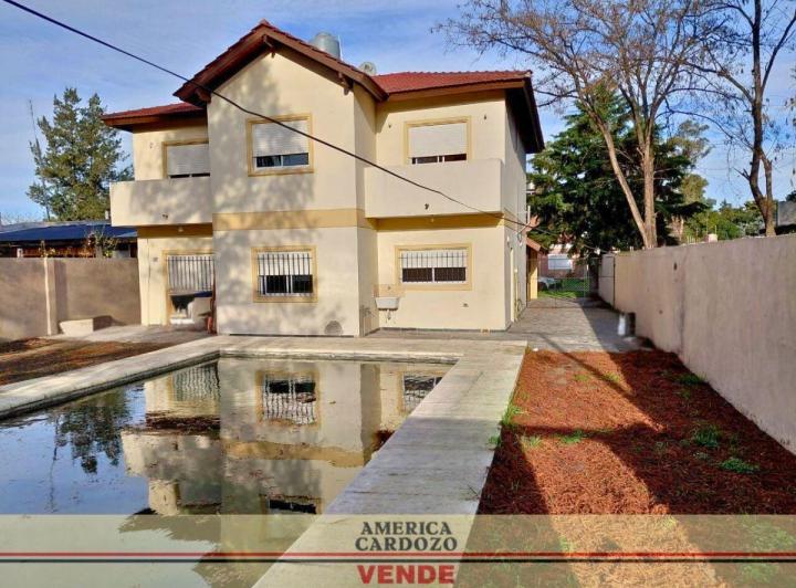 Casa · 180m² · 6 Ambientes · 3 Cocheras