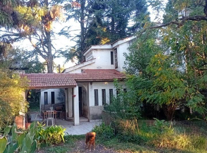 Casa · 200m² · 5 Ambientes · 2 Cocheras