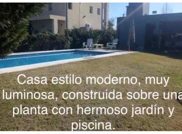 Casa · 220m² · 5 Ambientes · 2 Cocheras