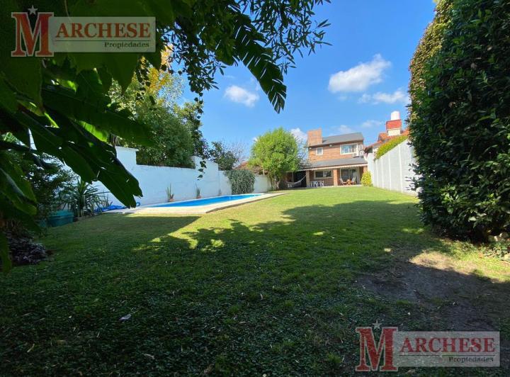 Casa · 160m² · 4 Ambientes · 3 Cocheras