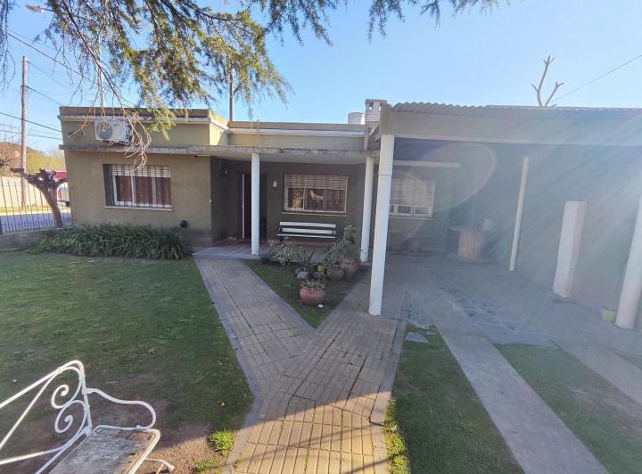 Casa · 220m² · 4 Dormitorios · 1 Cochera