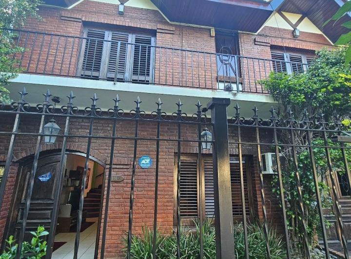 Casa · 258m² · 4 Ambientes · 2 Cocheras