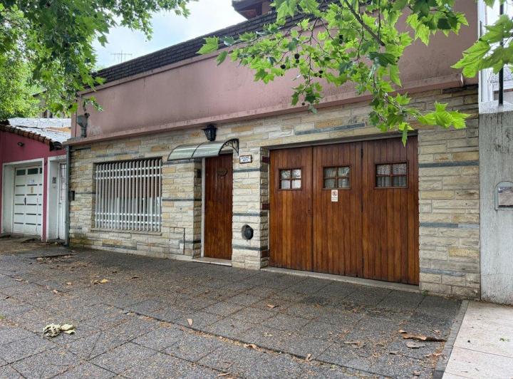 Casa · 240m² · 5 Ambientes · 1 Cochera