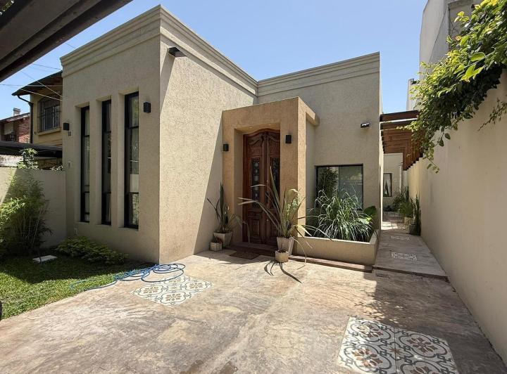 Casa · 190m² · 4 Ambientes · 1 Cochera