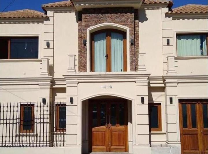 Casa · 300m² · 5 Ambientes