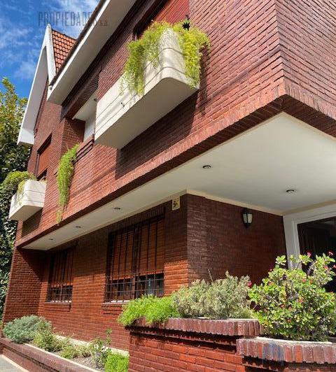 Casa · 380m² · 5 Ambientes · 1 Cochera