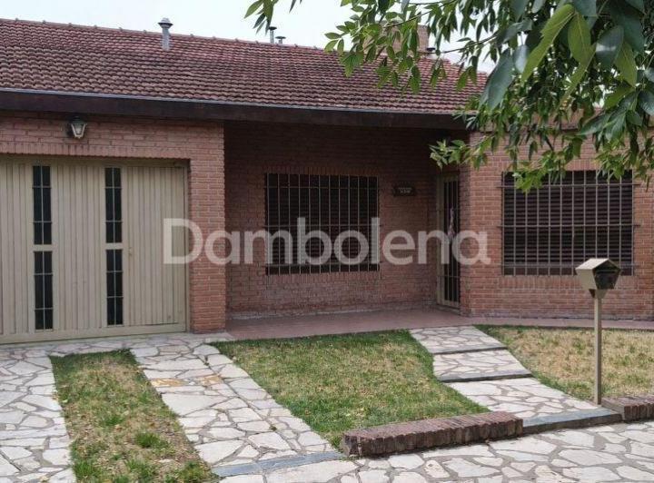Casa · 200m² · 4 Ambientes · 2 Cocheras