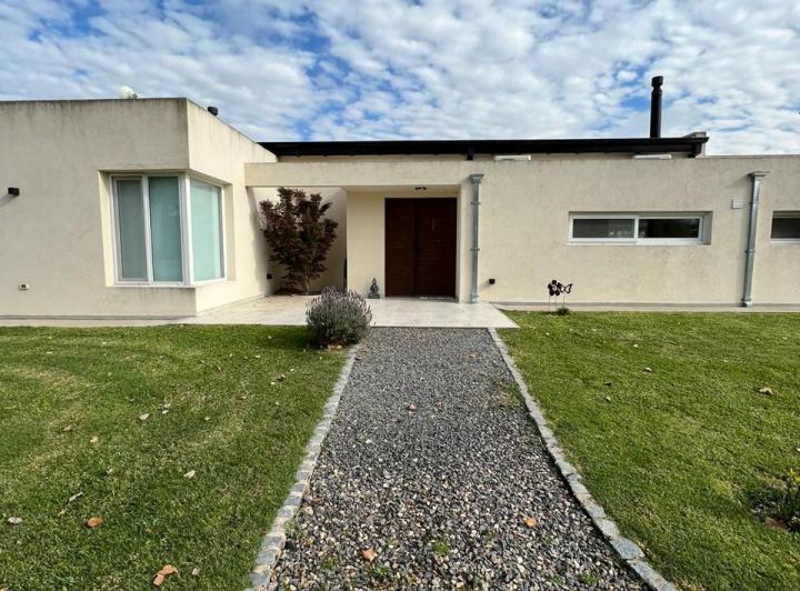 Casa · 350m² · 7 Ambientes · 2 Cocheras