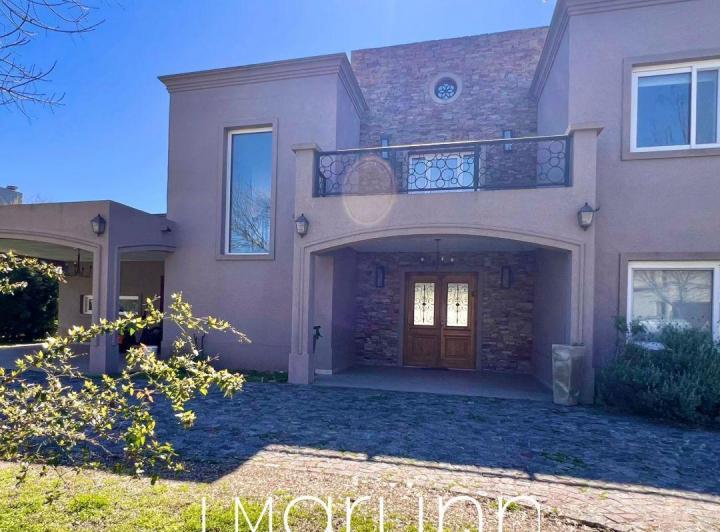 Casa · 280m² · 5 Ambientes · 6 Cocheras