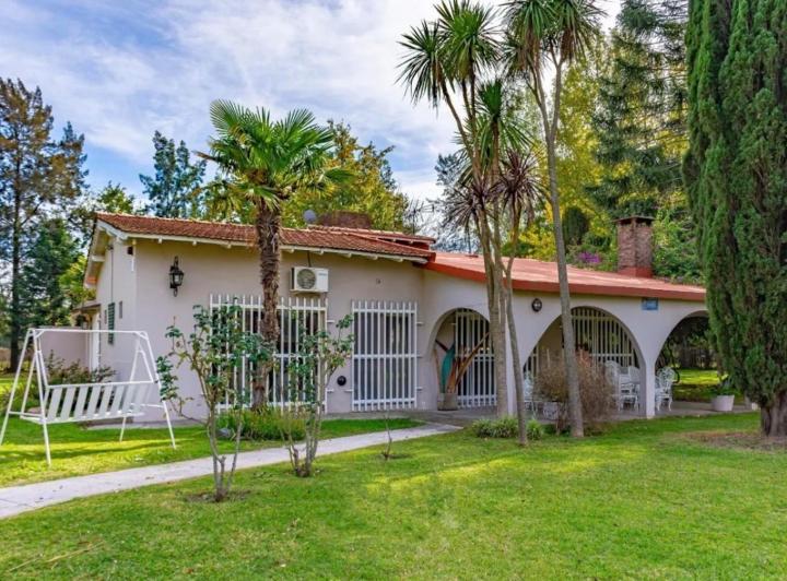 Casa · 250m² · 5 Ambientes · 5 Cocheras