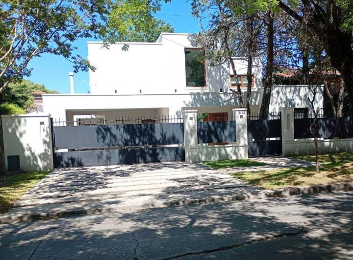 Casa · 350m² · 7 Ambientes · 2 Cocheras