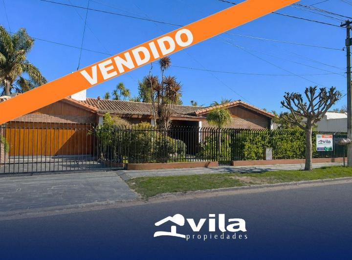 Casa · 330m² · 5 Ambientes · 1 Cochera