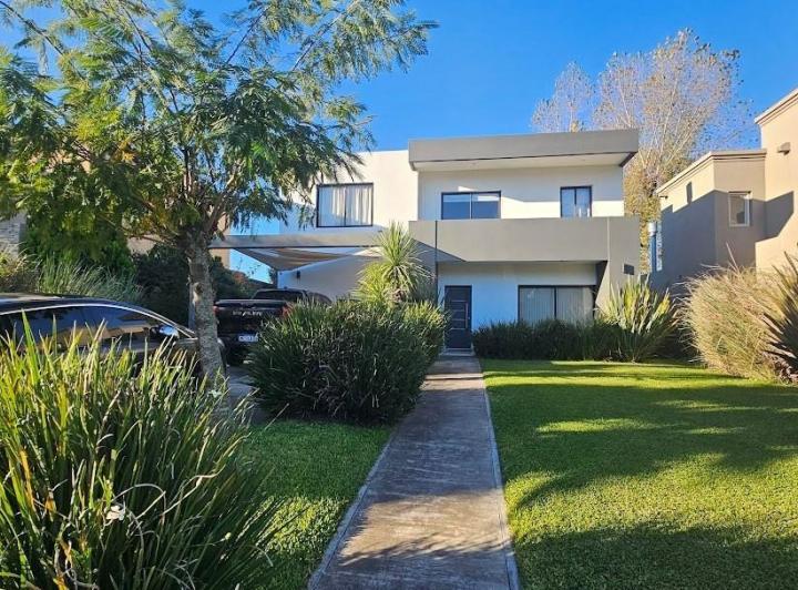 Casa · 197m² · 4 Ambientes · 1 Cochera