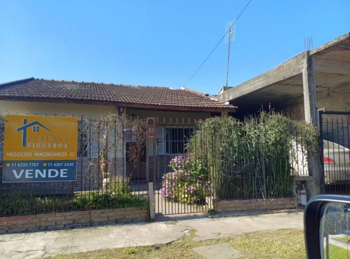 Casa · 160m² · 5 Ambientes · 2 Cocheras