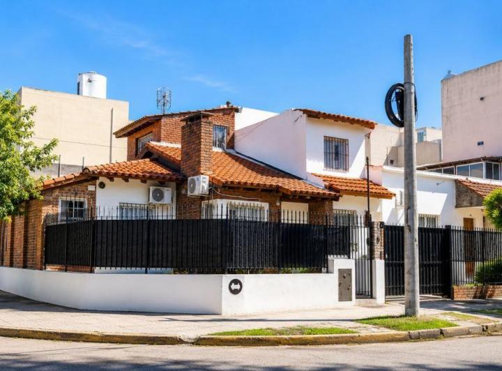 Casa · 130m² · 3 Ambientes · 1 Cochera