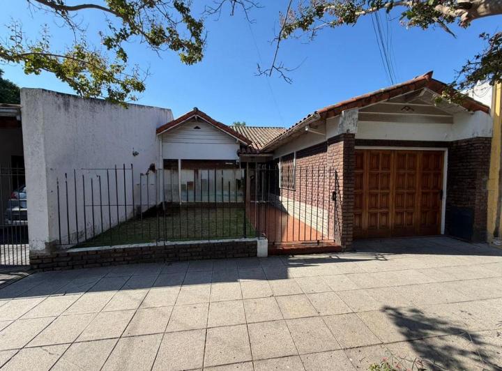 Casa · 160m² · 3 Ambientes · 1 Cochera