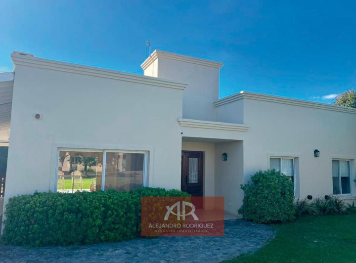 Casa · 200m² · 3 Dormitorios · 1 Cochera