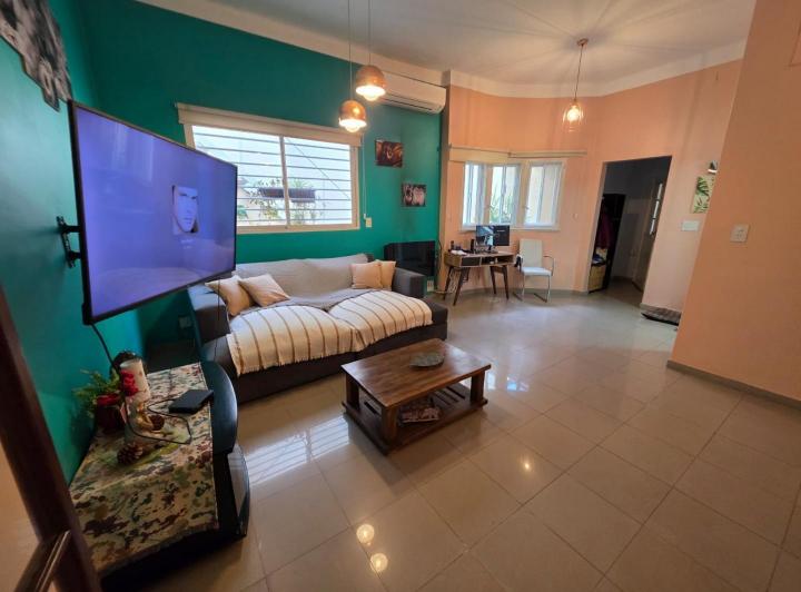 Casa · 250m² · 5 Ambientes · 4 Cocheras