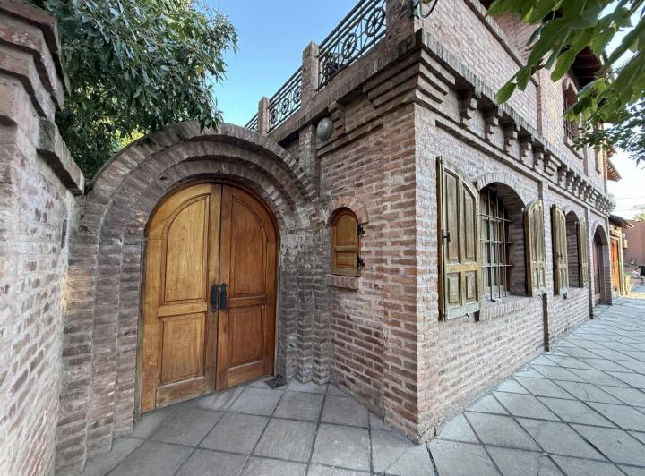 Casa · 225m² · 5 Ambientes · 1 Cochera
