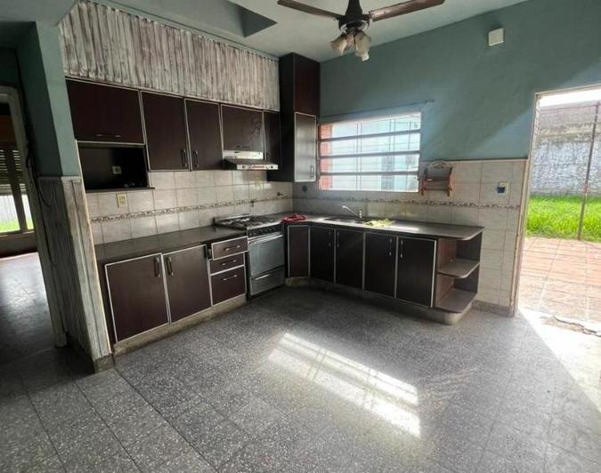 Casa · 165m² · 4 Ambientes · 8 Cocheras