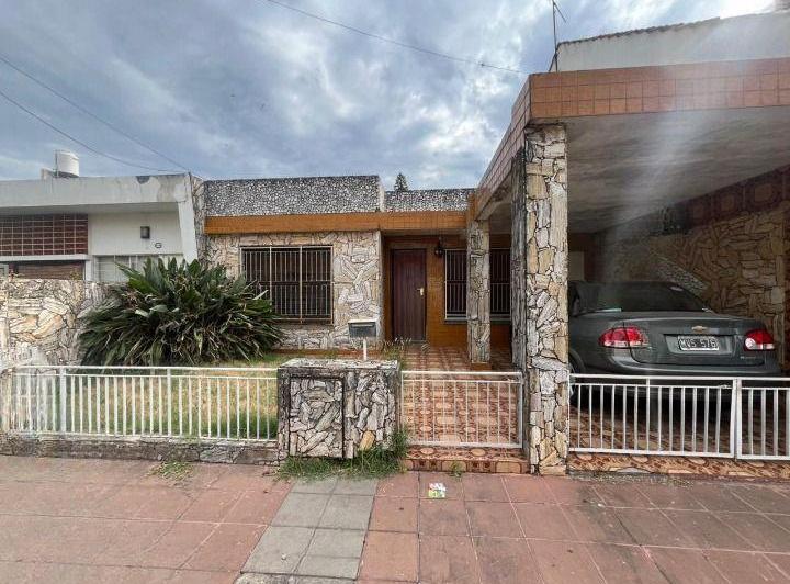 Casa · 121m² · 3 Ambientes · 1 Cochera
