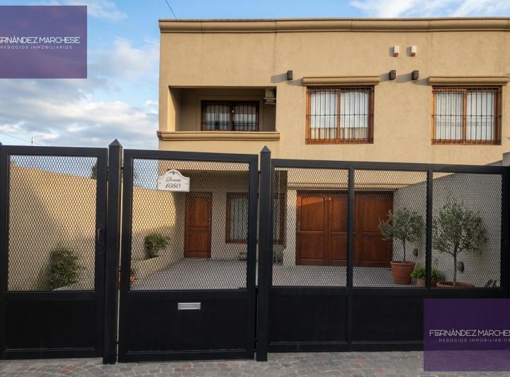 Casa · 220m² · 5 Ambientes · 1 Cochera