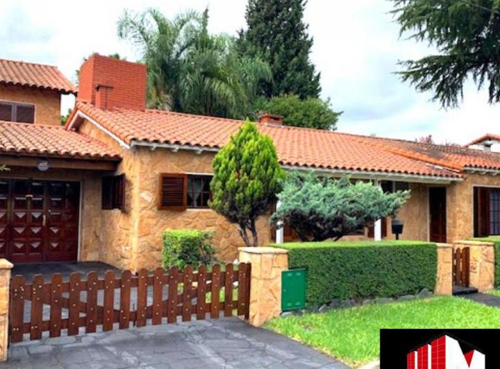 Casa · 239m² · 4 Ambientes · 2 Cocheras