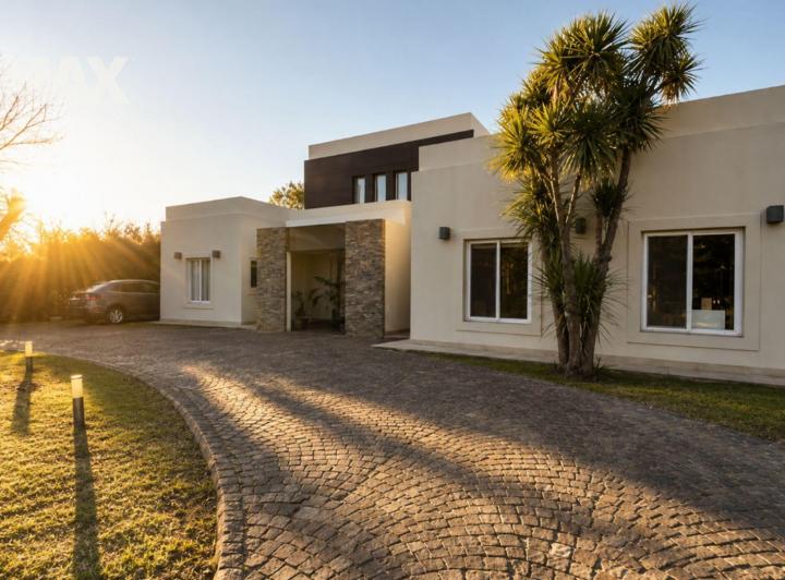 Casa · 294m² · 5 Ambientes · 1 Cochera