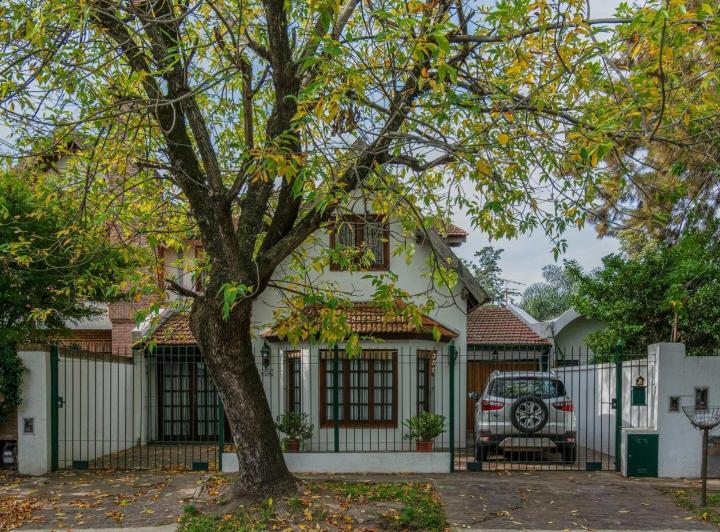 Casa · 344m² · 7 Ambientes · 3 Cocheras
