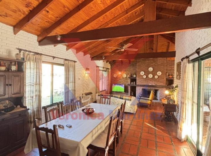 Casa · 203m² · 4 Ambientes · 5 Cocheras