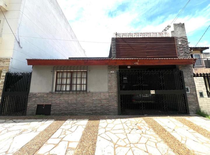 Casa · 145m² · 5 Ambientes · 1 Cochera