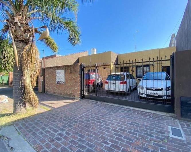 Casa · 150m² · 5 Ambientes · 3 Cocheras