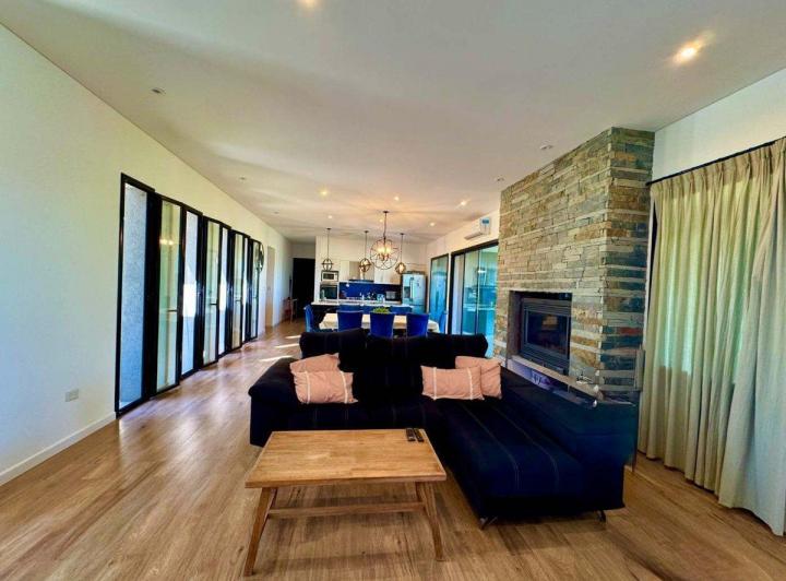 Casa · 250m² · 4 Ambientes · 2 Cocheras