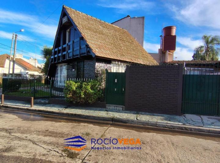 Casa · 90m² · 5 Ambientes · 1 Cochera