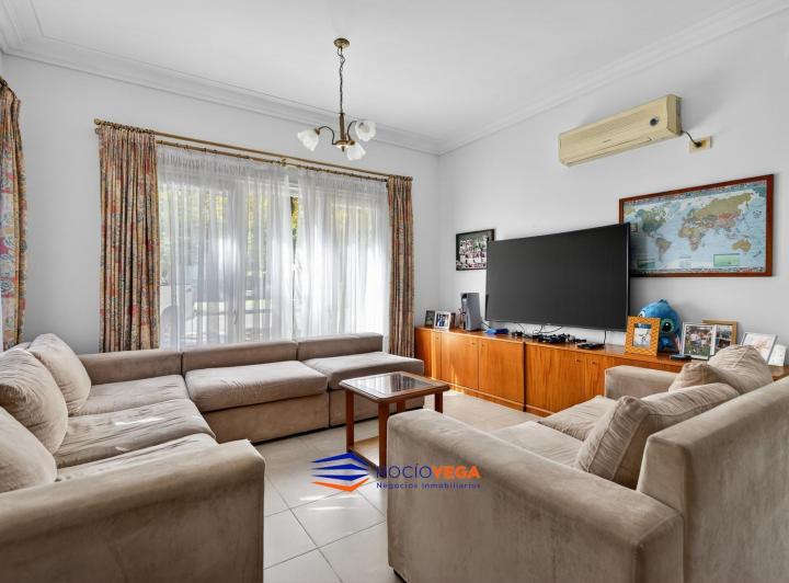 Casa · 280m² · 3 Dormitorios · 4 Cocheras