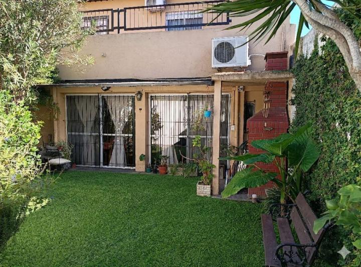 Casa · 190m² · 6 Ambientes · 2 Cocheras