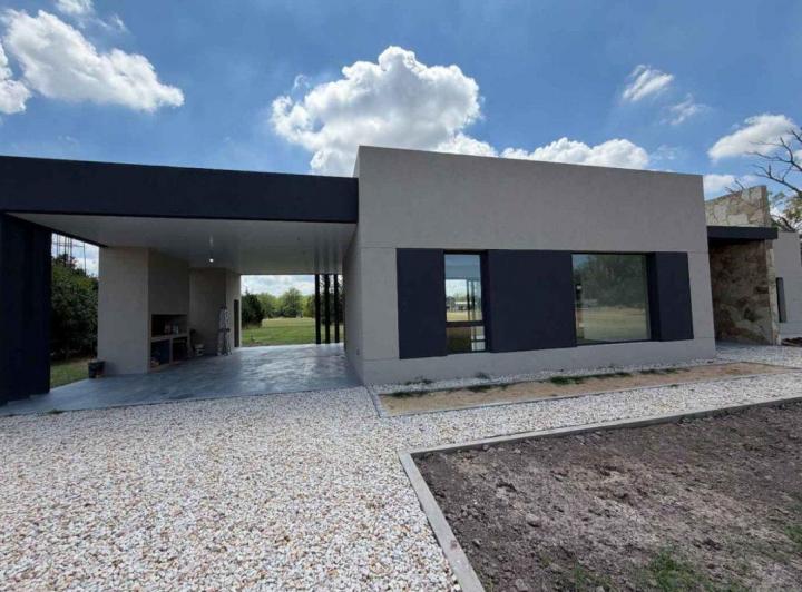 Casa · 153m² · 4 Ambientes · 3 Cocheras