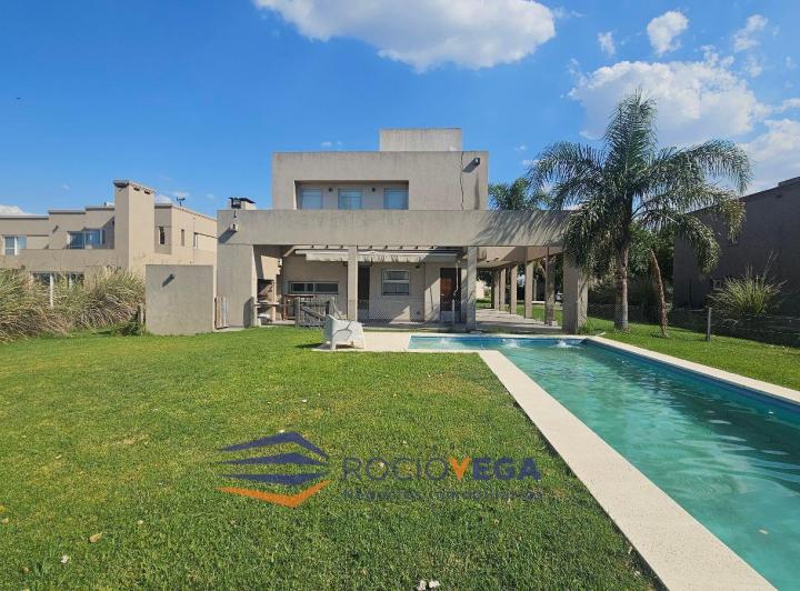 Casa · 270m² · 4 Ambientes · 2 Cocheras