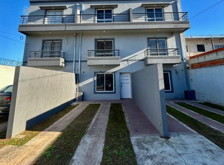 Casa · 130m² · 4 Ambientes · 3 Cocheras