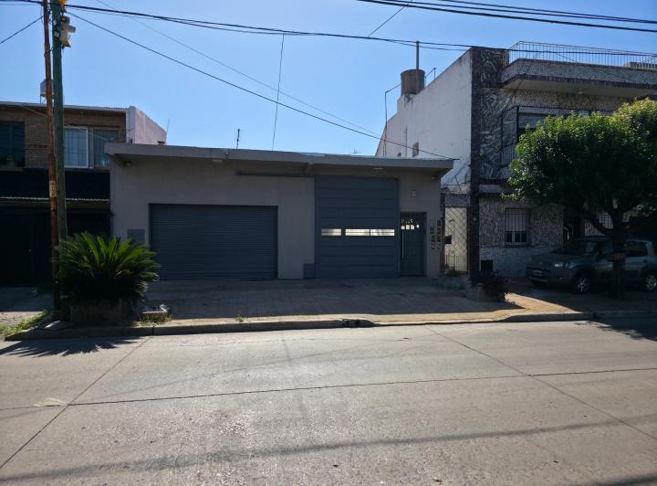 Casa · 94m² · 6 Ambientes · 2 Cocheras