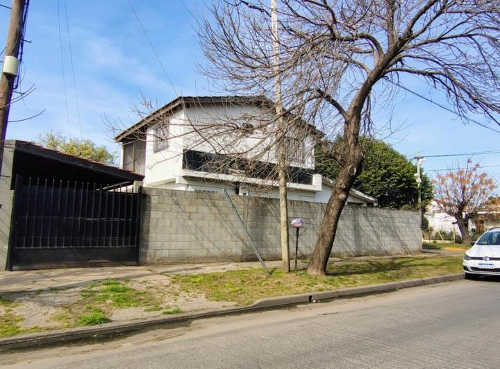 Casa · 120m² · 4 Ambientes · 2 Cocheras